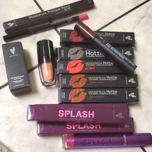 Younique lip product bundle